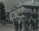 1956 - делегация итальянских строителей в поселке з-да им. Петрова.jpg