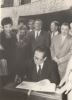 2001 - глава Китайского правительства Цзян Цзэминь в Зале воинской славы на Мамаевом Кургане.jpg