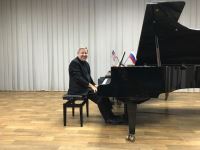 Пианист Марк Дэмиш привез в Волгоград послание мира и дружбы из США